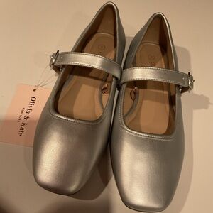 Olivia & Kate Silver Mary Jane Shoes Sz 7